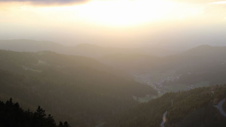 Dieses Bild zeigt eine Webcam-Aufnahme vom Achertal, aufgenommen am Sonntag, den 05.04.2026 um 19:40 Uhr. Die Temperatur betrug 7.1°C.