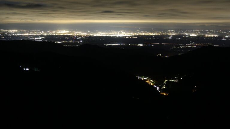 Dieses Bild zeigt eine Webcam-Aufnahme vom Achertal, aufgenommen am Mittwoch, den 29.10.2025 um 05:30 Uhr. Die Temperatur betrug 5.9°C.