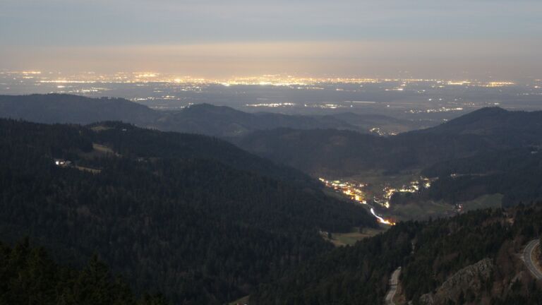 Dieses Bild zeigt eine Webcam-Aufnahme vom Achertal, aufgenommen am Mittwoch, den 04.03.2026 um 00:00 Uhr. Die Temperatur betrug 5.9°C.