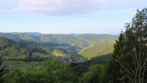 Dieses Bild zeigt eine Webcam-Aufnahme vom Achertal, aufgenommen am Sonntag, den 17.05.2026 um 06:50 Uhr. Die Temperatur betrug 6°C.