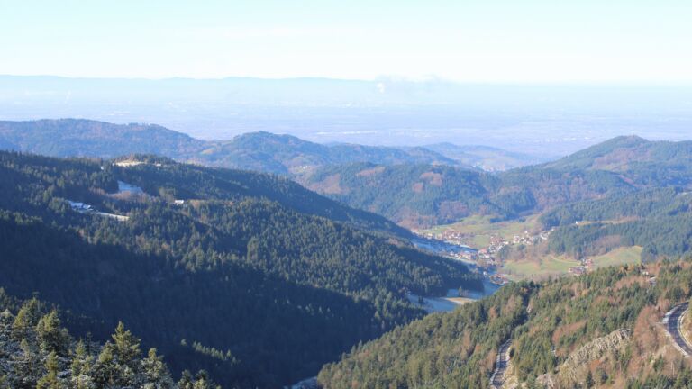 Dieses Bild zeigt eine Webcam-Aufnahme vom Achertal, aufgenommen am Dienstag, den 18.11.2025 um 11:20 Uhr. Die Temperatur betrug 3.9°C.