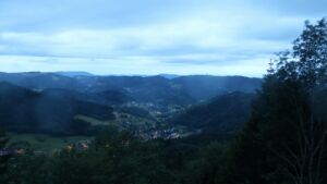 Dieses Bild zeigt eine Webcam-Aufnahme vom Achertal, aufgenommen am Donnerstag, den 11.06.2026 um 05:00 Uhr. Die Temperatur betrug 7.3°C.