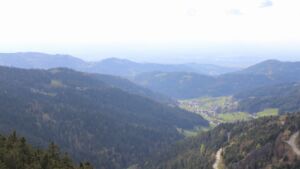 Dieses Bild zeigt eine Webcam-Aufnahme vom Achertal, aufgenommen am Donnerstag, den 16.04.2026 um 17:30 Uhr. Die Temperatur betrug 12.5°C.