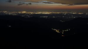 Dieses Bild zeigt eine Webcam-Aufnahme vom Achertal, aufgenommen am Dienstag, den 21.04.2026 um 21:40 Uhr. Die Temperatur betrug 2.3°C.