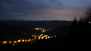 Dieses Bild zeigt eine Webcam-Aufnahme vom Achertal, aufgenommen am Freitag, den 19.06.2026 um 22:30 Uhr. Die Temperatur betrug 17.6°C.