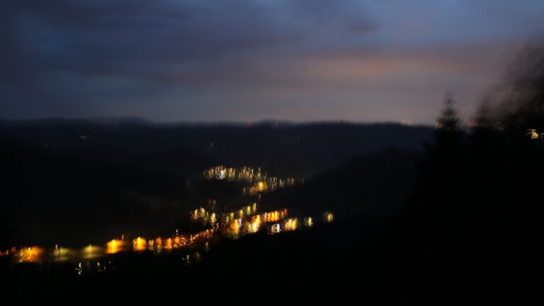 Dieses Bild zeigt eine Webcam-Aufnahme vom Achertal, aufgenommen am Freitag, den 19.06.2026 um 22:30 Uhr. Die Temperatur betrug 17.6°C.