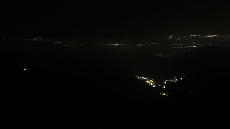 Dieses Bild zeigt eine Webcam-Aufnahme vom Achertal, aufgenommen am Freitag, den 29.08.2025 um 00:00 Uhr. Die Temperatur betrug 12.7°C.