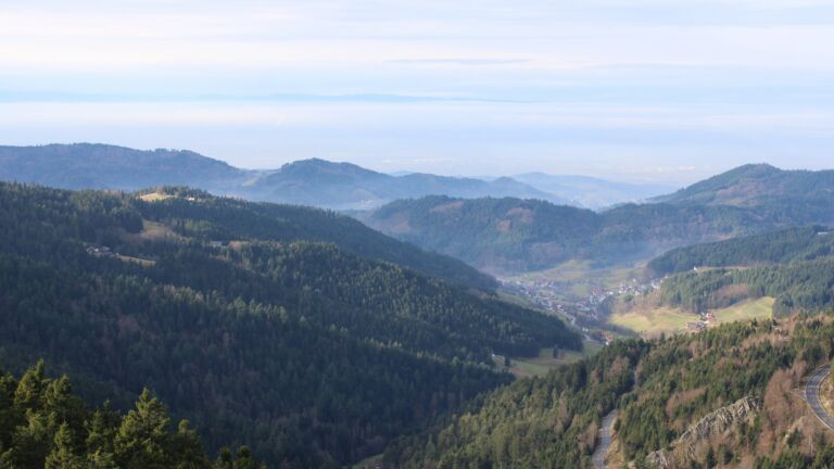 Dieses Bild zeigt eine Webcam-Aufnahme vom Achertal, aufgenommen am Samstag, den 20.12.2025 um 12:20 Uhr. Die Temperatur betrug 9.9°C.