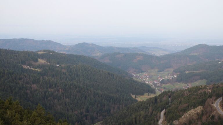 Dieses Bild zeigt eine Webcam-Aufnahme vom Achertal, aufgenommen am Freitag, den 06.03.2026 um 07:50 Uhr. Die Temperatur betrug 11.4°C.