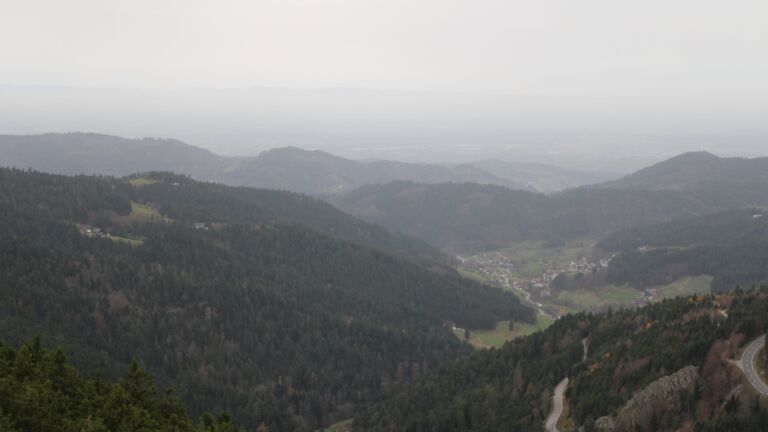 Dieses Bild zeigt eine Webcam-Aufnahme vom Achertal, aufgenommen am Freitag, den 14.11.2025 um 15:40 Uhr. Die Temperatur betrug 16°C.