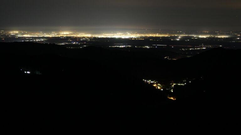 Dieses Bild zeigt eine Webcam-Aufnahme vom Achertal, aufgenommen am Freitag, den 31.10.2025 um 01:30 Uhr. Die Temperatur betrug 6°C.