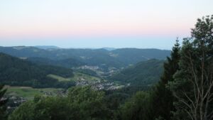 Dieses Bild zeigt eine Webcam-Aufnahme vom Achertal, aufgenommen am Freitag, den 10.07.2026 um 05:30 Uhr. Die Temperatur betrug 18.7°C.