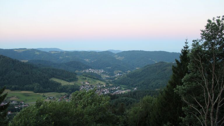 Dieses Bild zeigt eine Webcam-Aufnahme vom Achertal, aufgenommen am Freitag, den 10.07.2026 um 05:30 Uhr. Die Temperatur betrug 18.7°C.