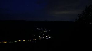 Dieses Bild zeigt eine Webcam-Aufnahme vom Achertal, aufgenommen am Sonntag, den 17.05.2026 um 04:20 Uhr. Die Temperatur betrug 5.4°C.