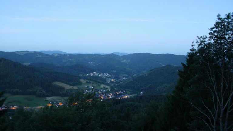 Dieses Bild zeigt eine Webcam-Aufnahme vom Achertal, aufgenommen am Donnerstag, den 18.06.2026 um 04:40 Uhr. Die Temperatur betrug 21.9°C.