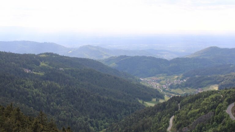 Dieses Bild zeigt eine Webcam-Aufnahme vom Achertal, aufgenommen am Freitag, den 16.05.2025 um 18:40 Uhr. Die Temperatur betrug 10.4°C.