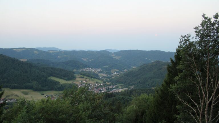 Dieses Bild zeigt eine Webcam-Aufnahme vom Achertal, aufgenommen am Donnerstag, den 30.07.2026 um 06:00 Uhr. Die Temperatur betrug 26°C.