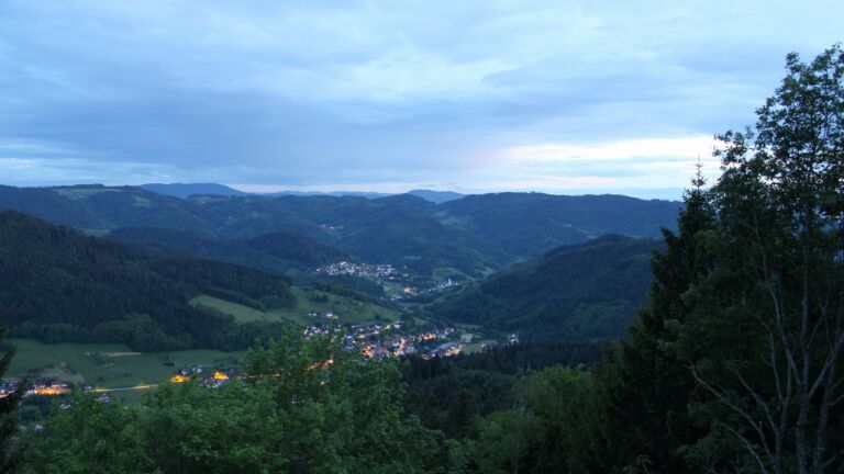 Dieses Bild zeigt eine Webcam-Aufnahme vom Achertal, aufgenommen am Montag, den 18.05.2026 um 21:40 Uhr. Die Temperatur betrug 9.2°C.