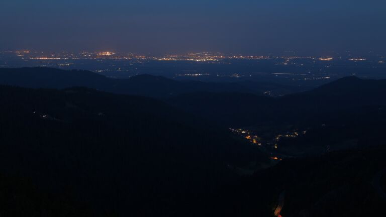 Dieses Bild zeigt eine Webcam-Aufnahme vom Achertal, aufgenommen am Donnerstag, den 15.05.2025 um 04:50 Uhr. Die Temperatur betrug 10.4°C.