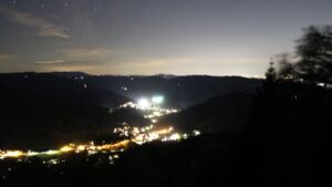 Dieses Bild zeigt eine Webcam-Aufnahme vom Achertal, aufgenommen am Dienstag, den 06.10.2026 um 20:30 Uhr. Die Temperatur betrug 17.4°C.