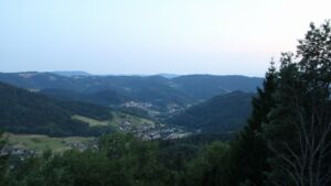 Dieses Bild zeigt eine Webcam-Aufnahme vom Achertal, aufgenommen am Montag, den 13.07.2026 um 21:50 Uhr. Die Temperatur betrug 26.2°C.