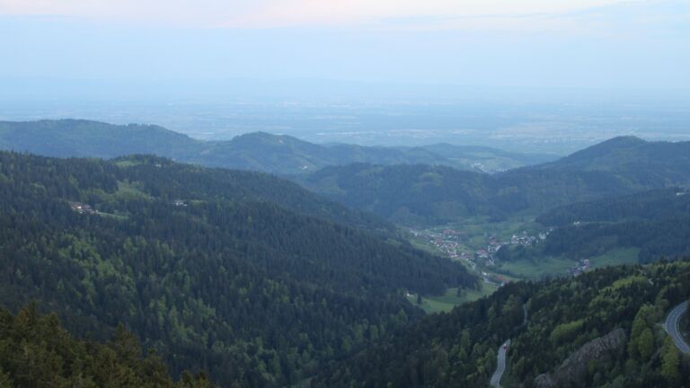 Dieses Bild zeigt eine Webcam-Aufnahme vom Achertal, aufgenommen am Dienstag, den 28.04.2026 um 06:20 Uhr. Die Temperatur betrug 9.4°C.