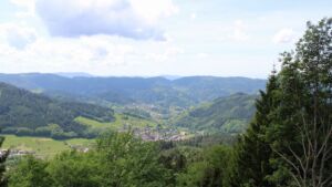 Dieses Bild zeigt eine Webcam-Aufnahme vom Achertal, aufgenommen am Donnerstag, den 21.05.2026 um 13:30 Uhr. Die Temperatur betrug 19.6°C.