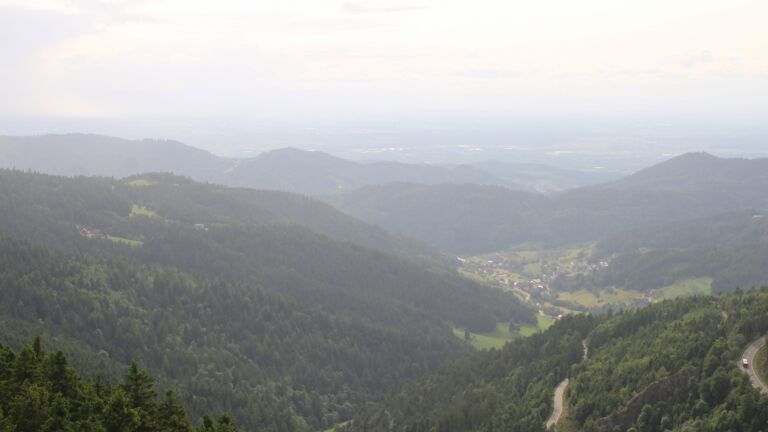 Dieses Bild zeigt eine Webcam-Aufnahme vom Achertal, aufgenommen am Samstag, den 07.06.2025 um 17:50 Uhr. Die Temperatur betrug 10.8°C.