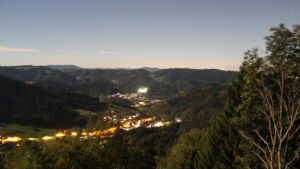 Dieses Bild zeigt eine Webcam-Aufnahme vom Achertal, aufgenommen am Freitag, den 25.09.2026 um 22:00 Uhr. Die Temperatur betrug 16.5°C.