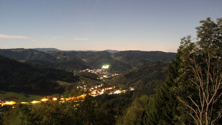 Dieses Bild zeigt eine Webcam-Aufnahme vom Achertal, aufgenommen am Freitag, den 25.09.2026 um 22:00 Uhr. Die Temperatur betrug 16.5°C.