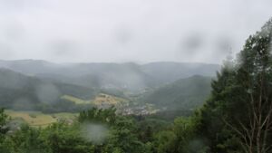 Dieses Bild zeigt eine Webcam-Aufnahme vom Achertal, aufgenommen am Donnerstag, den 04.06.2026 um 15:50 Uhr. Die Temperatur betrug 10.6°C.