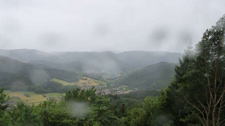 Dieses Bild zeigt eine Webcam-Aufnahme vom Achertal, aufgenommen am Donnerstag, den 04.06.2026 um 15:50 Uhr. Die Temperatur betrug 10.6°C.