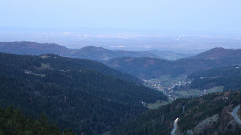 Dieses Bild zeigt eine Webcam-Aufnahme vom Achertal, aufgenommen am Donnerstag, den 13.11.2025 um 07:10 Uhr. Die Temperatur betrug 14.7°C.