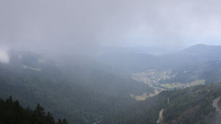 Dieses Bild zeigt eine Webcam-Aufnahme vom Achertal, aufgenommen am Montag, den 14.07.2025 um 10:30 Uhr. Die Temperatur betrug 14.4°C.