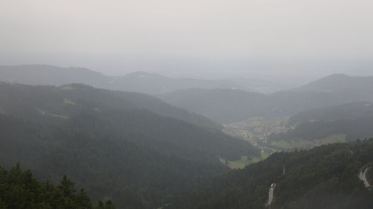 Dieses Bild zeigt eine Webcam-Aufnahme vom Achertal, aufgenommen am Montag, den 04.08.2025 um 07:50 Uhr. Die Temperatur betrug 10.2°C.