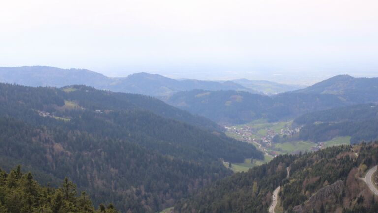 Dieses Bild zeigt eine Webcam-Aufnahme vom Achertal, aufgenommen am Samstag, den 11.04.2026 um 16:30 Uhr. Die Temperatur betrug 17.6°C.