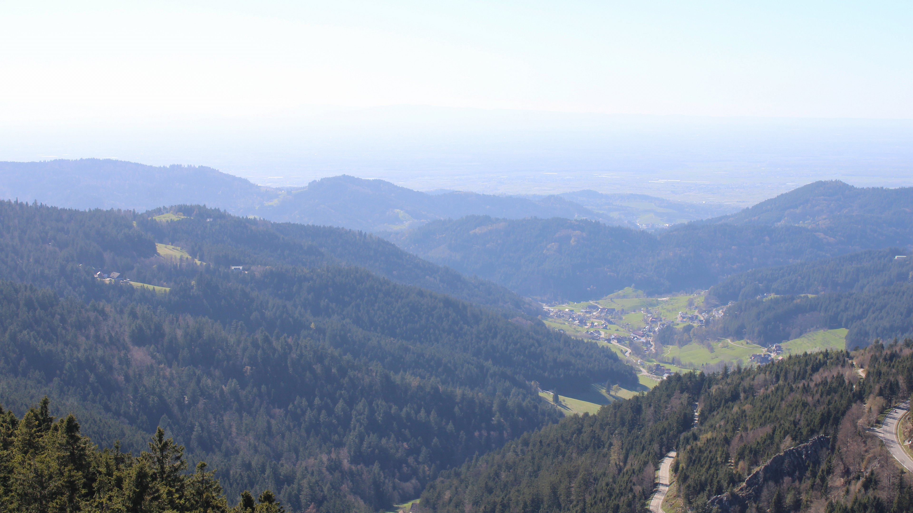 Dieses Bild zeigt eine Webcam-Aufnahme vom Achertal, aufgenommen am Mittwoch, den 08.04.2026 um 16:40 Uhr. Die Temperatur betrug 17.7°C.