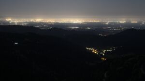 Dieses Bild zeigt eine Webcam-Aufnahme vom Achertal, aufgenommen am Samstag, den 25.04.2026 um 01:30 Uhr. Die Temperatur betrug 10.2°C.