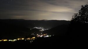 Dieses Bild zeigt eine Webcam-Aufnahme vom Achertal, aufgenommen am Mittwoch, den 17.06.2026 um 01:30 Uhr. Die Temperatur betrug 18.8°C.
