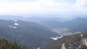 Dieses Bild zeigt eine Webcam-Aufnahme vom Achertal, aufgenommen am Mittwoch, den 01.04.2026 um 17:40 Uhr. Die Temperatur betrug 2.9°C.