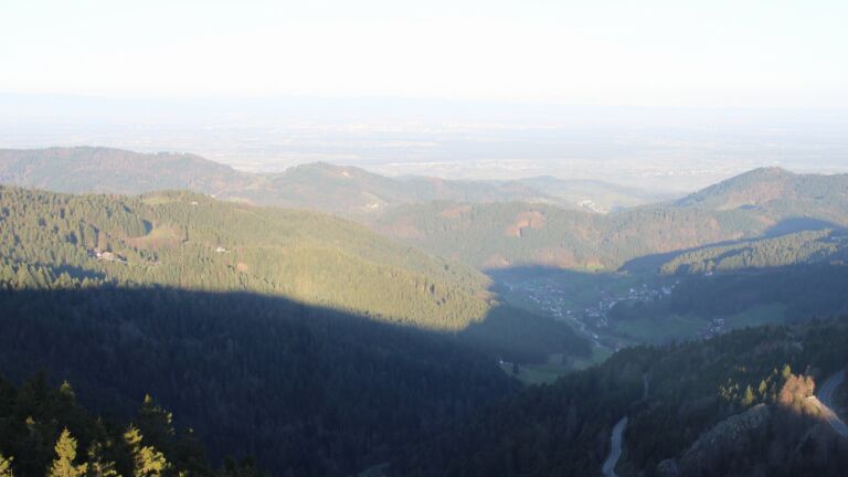 Dieses Bild zeigt eine Webcam-Aufnahme vom Achertal, aufgenommen am Dienstag, den 07.04.2026 um 07:50 Uhr. Die Temperatur betrug 9.8°C.