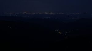 Dieses Bild zeigt eine Webcam-Aufnahme vom Achertal, aufgenommen am Sonntag, den 15.06.2025 um 04:00 Uhr. Die Temperatur betrug 19.1°C.