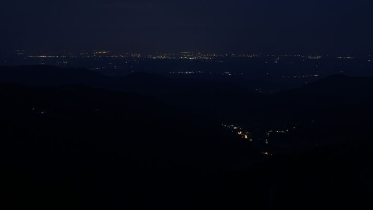Dieses Bild zeigt eine Webcam-Aufnahme vom Achertal, aufgenommen am Sonntag, den 15.06.2025 um 04:00 Uhr. Die Temperatur betrug 19.1°C.