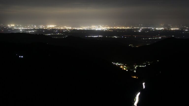 Dieses Bild zeigt eine Webcam-Aufnahme vom Achertal, aufgenommen am Dienstag, den 21.04.2026 um 01:00 Uhr. Die Temperatur betrug 3°C.