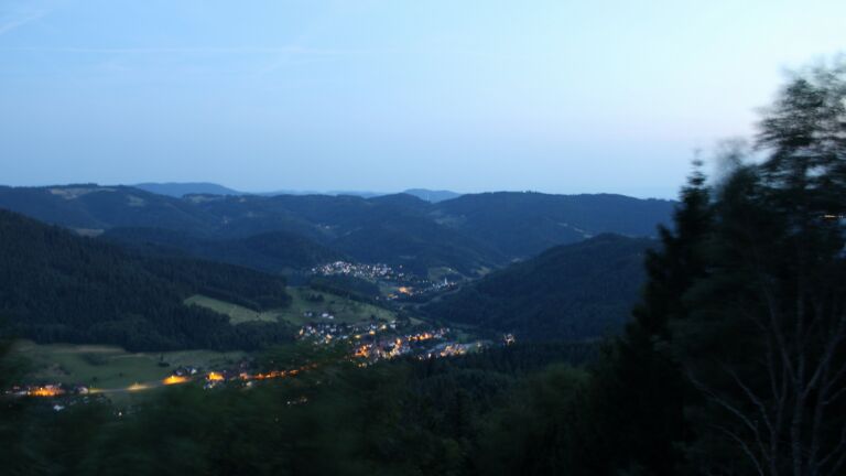 Dieses Bild zeigt eine Webcam-Aufnahme vom Achertal, aufgenommen am Montag, den 13.07.2026 um 22:10 Uhr. Die Temperatur betrug 26.1°C.