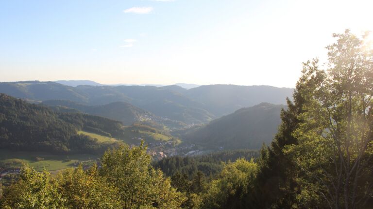 Dieses Bild zeigt eine Webcam-Aufnahme vom Achertal, aufgenommen am Sonntag, den 27.09.2026 um 18:10 Uhr. Die Temperatur betrug 30°C.