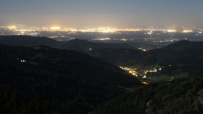 Dieses Bild zeigt eine Webcam-Aufnahme vom Achertal, aufgenommen am Mittwoch, den 29.04.2026 um 23:30 Uhr. Die Temperatur betrug 7.2°C.