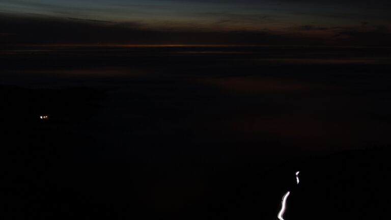 Dieses Bild zeigt eine Webcam-Aufnahme vom Achertal, aufgenommen am Montag, den 22.12.2025 um 18:00 Uhr. Die Temperatur betrug 7.4°C.