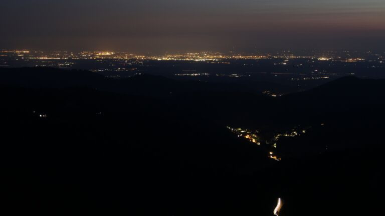 Dieses Bild zeigt eine Webcam-Aufnahme vom Achertal, aufgenommen am Montag, den 16.06.2025 um 23:00 Uhr. Die Temperatur betrug 13°C.