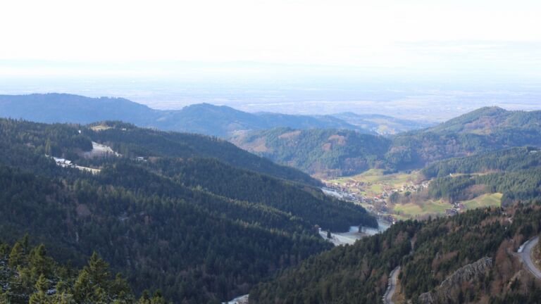 Dieses Bild zeigt eine Webcam-Aufnahme vom Achertal, aufgenommen am Mittwoch, den 19.11.2025 um 13:20 Uhr. Die Temperatur betrug -0.1°C.